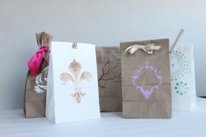 diy-stenciled-favor-bags