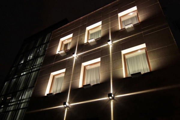 Подсветка архитектурных деталей фасада